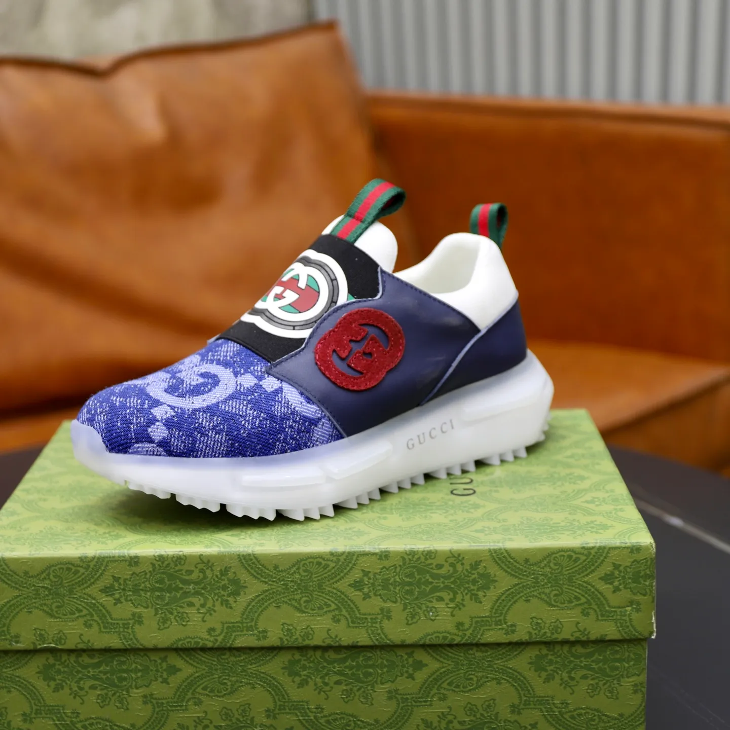 Ex-factory price: 462💰🙅‍♂️🙅‍♂️🙅‍♂️ Brand: GUCCI Standard code: 38-44 (45 customized) Grade: Same as the official website Material: Original cowhide material spliced with brand cloth Comfortable and breathable lining Lightweight and wear-resistant sports outsole Style category: Men's fashionable casual shoes Running sports shoes Distinguished luxury brand elements Top luxury color: actual picture color
